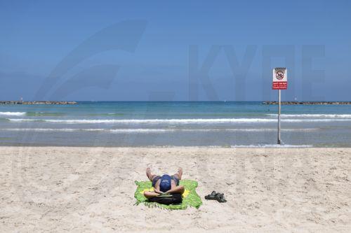 epa13025713 A person enjoys the beach in Tel Aviv, Israel, 09 June 2026. The Israeli Home Front Command has lifted restrictions and most of Israel is returning to normal activity, while several northern communities remain under partial restrictions.  EPA/ABIR SULTAN