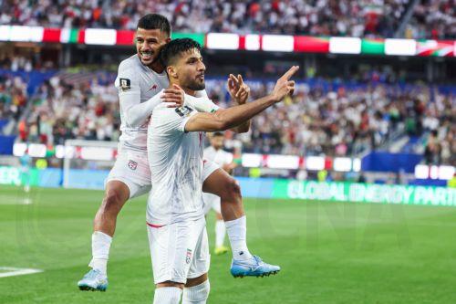 epa13040389 Iran midfielder Mehdi Ghayedi (L) and forward Mohammad Mohebi celebrate after Mohebi scored a goal in the second half during the FIFA World Cup 2026 group stage match Iran against New Zealand, in Los Angeles, USA, 15 June 2026.  EPA/CHRIS TORRES