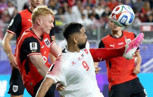 epaselect epa13043055 Ali Olwan (R) of Jordan in action against Nicolas Seiwald of Austria during the FIFA World Cup 2026 group stage match Austria against Jordan, in San Francisco, USA, 16 June 2026.  EPA/BENJAMIN FANJOY