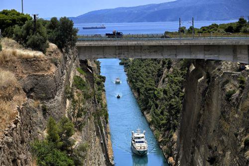 Σε πλήρη λειτουργία για τη θαλάσσια κυκλοφορία τίθεται από σήμερα, Τετάρτη 17 Ιουνίου 2026, η Διώρυγα της Κορίνθου. Η επαναλειτουργία του καναλιού κατέστη δυνατή μετά τη σημαντική πρόοδο και την επιτυχή ολοκλήρωση του κύριου μέρους των κρίσιμων εργασιών αποκατάστασης και σταθεροποίησης των πρανών. Η απόφαση για την επανέναρξη των διελεύσεων ελήφθη κατόπιν...