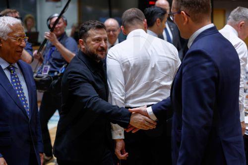 epa13047681 Ukraine's President Volodymyr Zelensky (C) greets Finland's Prime Minister Petteri Orpo during a round table meeting at the European Council summit in Brussels, Belgium, 18 June 2026.  EPA/GEERT VANDEN WIJNGAERT / POOL
