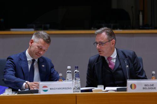 epa13047717 Belgium's Prime Minister Bart De Wever (R) talks to Hungary's Prime Minister Peter Magyar as they wait for Ukraine's President Volodymyr Zelenskyy to join a round table meeting at the European Council summit in Brussels, Belgium, 18 June 2026.  EPA/GEERT VANDEN WIJNGAERT / POOL