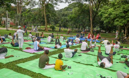 epa13048521 People exercise during the early morning at Ramna Park in Dhaka, Bangladesh, 19 June 2026. Ramna Park is a large recreation area situated at the heart of the central Dhaka.  EPA/MONIRUL ALAM Coverage 119943