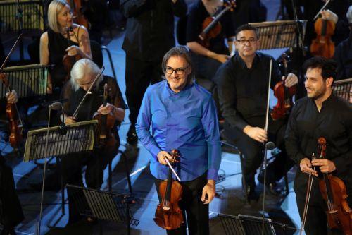epa13056558 Violinist Leonidas Kavakos and the ERT Symphony Orchestra, under the baton of conductor Michalis Oikonomou, perform in a concert at the Odeon of Herodes Atticus on the occasion of World Music Day in Athens, Greece, 21 June 2026 (issued 22 June 2026).  EPA/ORESTIS PANAGIOTOU