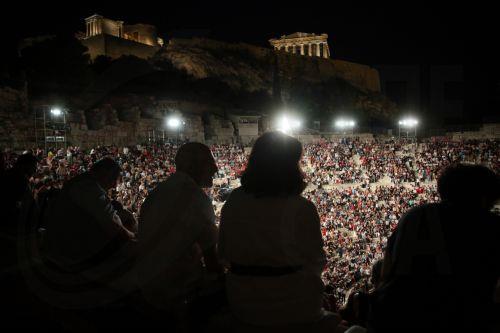 epa13056562 People wait to attend a concert by violinist Leonidas Kavakos and the ERT Symphony Orchestra, under the baton of conductor Michalis Oikonomou, at the Odeon of Herodes Atticus on the occasion of World Music Day in Athens, Greece, 21 June 2026 (issued 22 June 2026).  EPA/ORESTIS PANAGIOTOU