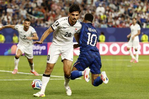 epa13057578 Aimar Sher of Iraq (L) in action against Kylian Mbappe of France (R) during the FIFA World Cup 2026 group stage match France against Iraq, in Philadelphia, Pennsylvania, USA, 22 June 2026.  EPA/WILL OLIVER