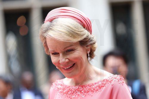 epa13058435 Belgian Queen Mathilde accompanies Japanese Emperor Naruhito and Empress Masako as they visit the Brussels City Hall, during a state visit in Brussels, Belgium, 23 June 2026.  EPA/NICOLAS ECONOMOU / POOL