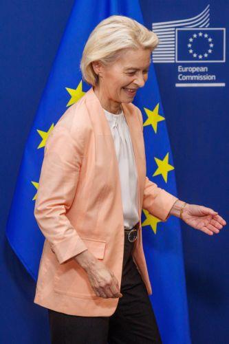 epa13060825 European Commission President Ursula von der Leyen attends to welcome President of Benin Romuald Wadagni (not seen) in Brussels, Belgium, 24 June 2026.  EPA/OLIVIER MATTHYS