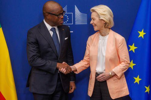 epa13060827 European Commission President Ursula von der Leyen (R) receives President of Benin Romuald Wadagni in Brussels, Belgium, 24 June 2026.  EPA/OLIVIER MATTHYS