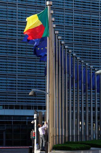 epa13060828 The flag of Benin flies in front of the European Commission to announce the visit of President of Benin Romuald Wadagni in Brussels, Belgium, 24 June 2026.  EPA/OLIVIER MATTHYS