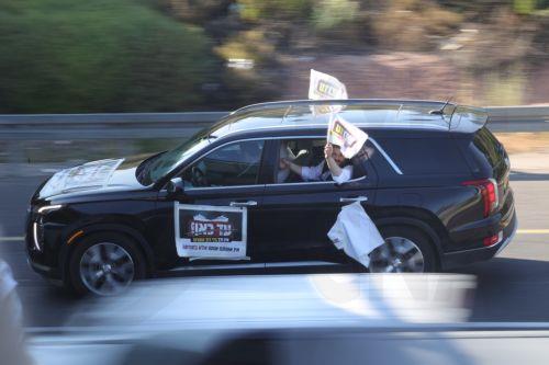 epa13061124 Ultra-Orthodox Jews driving in a convoy of cars to disrupt traffic as part of a national protest against the army recruitment in Jerusalem, 24 June 2026. Ultra-Orthodox protesters in various locations of the country disrupted traffic, calling for a protest against the conscription of ultra-Orthodox Jews into the IDF.  EPA/ABIR SULTAN EPA
