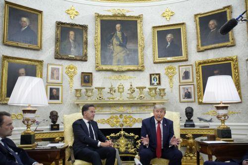 epa13062063 US President Donald Trump (R) meets with Mark Rutte (L), Secretary General of the North Atlantic Treaty Organization (NATO), in the Oval Office of the White House in Washington, DC, USA, 24 June 2026.  EPA/YURI GRIPAS / POOL