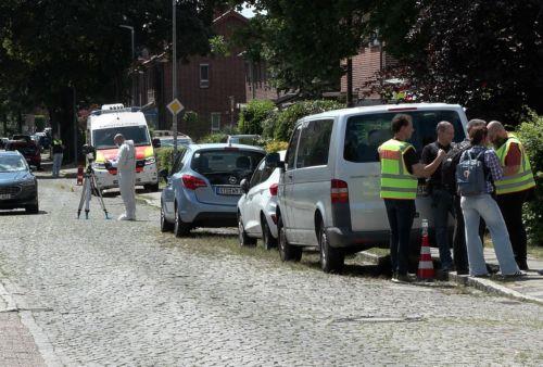 epa13072523 Emergency services and police officers work at the scene after gunfire occurred at a youth support facility in Stade, Germany, 29 June 2026. A police spokesperson confirmed that five people had been shot dead in the city of Stade, west of Hamburg. The police have arrested two suspects, including the alleged shooter.  EPA/Fabian Hoefig