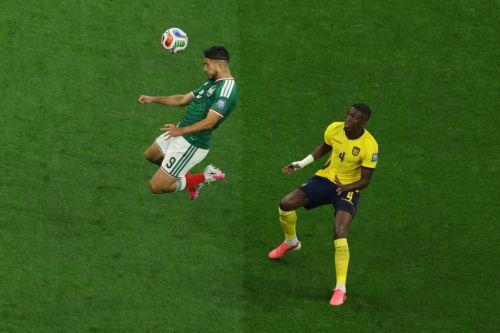 epaselect epa13076805 Raul Jimenez (L) of Mexico in action against Joel Ordonez of Ecuador during the FIFA World Cup 2026 Round of 32 match Mexico against Ecuador in Mexico City, Mexico, 30 June 2026.  EPA/ISAAC ESQUIVEL