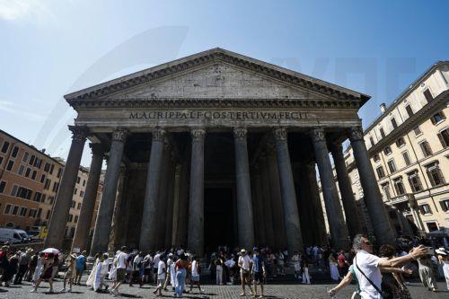 epa13077295 Tourists queue at the ticket office for entry to the Pantheon, in Rome,  Italy, 01 July 2026. The price increase for Pantheon admission for non-resident visitors takes effect from 01 July. Rome residents will continue to enter free of charge.  EPA/ANGELO CARCONI