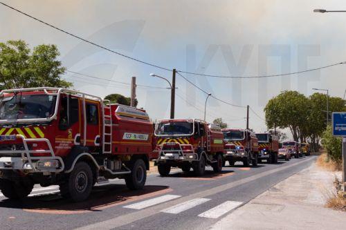 epa13080067 Fire engines arrive to help in extinguishing a wildfire burning in Sainte-Valiere, Aude department, southern France, 02 July 2026. A large wildfire has been raging in southern France since 01 July, forcing scores of people to be evacuated, emergency services said.  EPA/CHLOE REULET