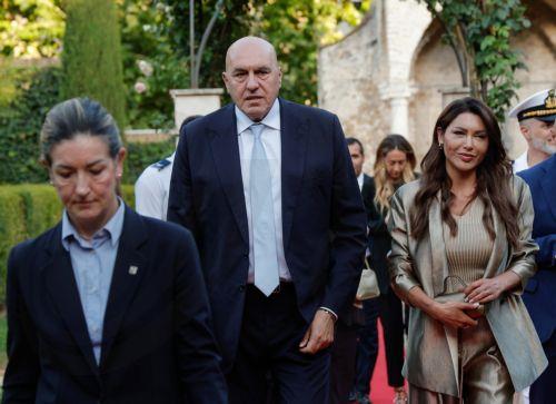 epa13081525 Italian Minister of Defence Guido Crosetto (C) attends an event at Villa Taverna, the US ambassador's residence, to celebrate the upcoming US Independence Day, in Rome, Italy, 02 July 2026.  EPA/GIUSEPPE LAMI