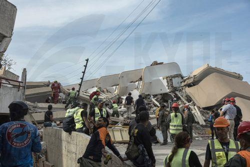 epa13081749 Rescuers take part in a rescue operation to save Fabio, a nine-year-old boy who has been trapped under the rubble for eight days, in a collapsed building in Caraballeda, Venezuela, 02 July 2026. The 7.2- and 7.5-magnitude earthquakes that struck Venezuela on 24 June have killed more than 2,290 people, according to official figures.  EPA/HENRY...
