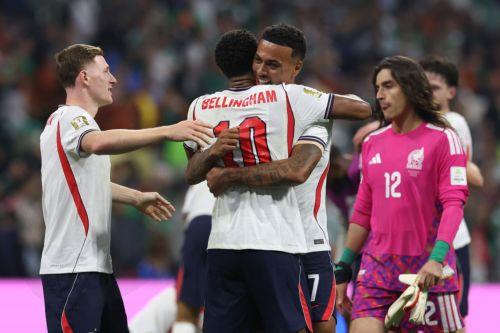 epaselect epa13090314 England players celebrate during the FIFA World Cup 2026 Round of 16 soccer match between Mexico and England, in Mexico City, Mexico, 05 July 2026.  EPA/ALEX CRUZ