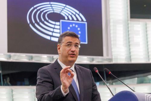 epa13092017 European Commissioner for Sustainable Transport and Tourism Apostolos Tzitzikostas speaks after the presentation of a report on air passenger rights during a plenary session of the European Parliament in Strasbourg, France, 06 July 2026.  EPA/OLIVIER MATTHYS