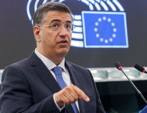 epa13092022 European Commissioner for Sustainable Transport and Tourism Apostolos Tzitzikostas speaks after the presentation of a report on air passenger rights during a plenary session of the European Parliament in Strasbourg, France, 06 July 2026.  EPA/OLIVIER MATTHYS