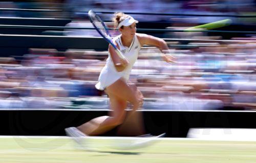 epa13098189 Linda Noskova of Czechia in action during her Women's Singles quarter-final match against  Elise Mertens of Belgium at the Wimbledon Championships in London, Britain, 08 July 2026.  EPA/NEIL HALL
