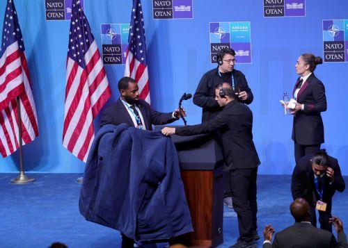 epa13098195 Staff prepare the stage ahead of the US President Donald Trump press conference at the 2026 NATO Summit in Ankara, Turkey, 08 July 2026. The NATO Summit takes place from 07-08 July.  EPA/FILIP SINGER