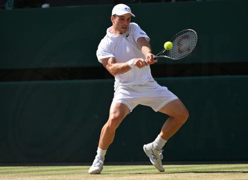 epa13098272 Arthur Fery of Britain in action during his Men's Singles quarter-final match against Flavio Cobolli of Italy at the Wimbledon Championships in London, Britain, 08 July 2026.  EPA/DANIEL HAMBURY