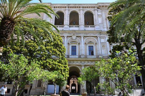 epa13102429 The facades of Palazzo Farnese, home to the French Embassy in Italy and the Ecole francaise de Rome after the completion of the restoration works on the facades and roof in Rome, Italy, 10 July 2026.  EPA/MAURIZIO BRAMBATTI