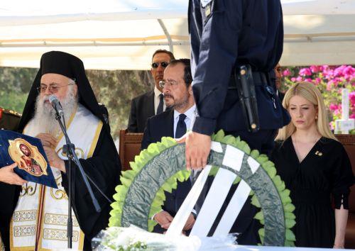 Ο Πρόεδρος της Δημοκρατίας κ. Νίκος Χριστοδουλίδης στο μνημόσυνο πεσόντων κατά τη διάρκεια του πραξικοπήματος, Κοιμητήριο Κωνσταντίνου και Ελένης, Λευκωσία 15 Ιουλίου 2026. ΚΥΠΕ/ΚΑΤΙΑ ΧΡΙΣΤΟΔΟΥΛΟΥ