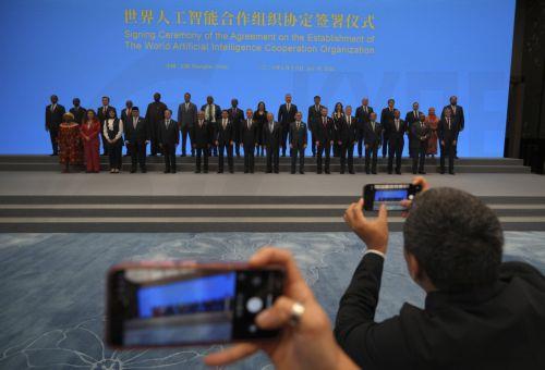 epa13115200 Signatories including Chinese Foreign Minster Wang Yi (C) pose for photos with UN Secretary-General António Guterres after the signing ceremony of the Agreement on the Establishment of The World Artificial Intelligence Cooperation Organization ahead of the World AI Conference in Shanghai, China, 16 July 2026.  EPA/NG HAN GUAN / POOL