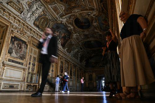 epa13125932 Visitors walk in the Apollo Gallery during its reopening at the Louvre Museum in Paris, France, 22 July 2026, after a heist in October 2025 in which French crown jewels were stolen.  EPA/LOU BENOIST / POOL  MAXPPP OUT