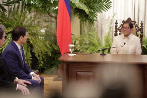 epa13125973 Philippine President Ferdinand 'Bongbong' Marcos Junior (R) meets United State Secretary of State Marco Rubio (L) during a courtesy visit inside Malakanang presidential palace in Manila, Philippines, 22 July 2026. Rubio is set to attend meetings with ASEAN leaders and the East Asia Summit.  EPA/FRANCIS R. MALASIG / POOL