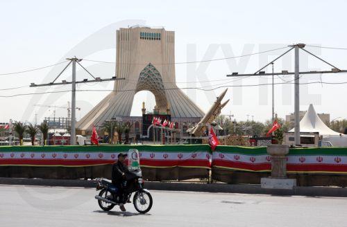 epa13129791 Iranians drive next to Iranian missiles, Zolfaghar, on display at Azadi Square in Tehran, Iran, 24 July 2026. Conflict between Iran and the US over the Strait of Hormuz continues, as US strikes have targeted several locations across Iran.  EPA/ABEDIN TAHERKENAREH RESTRICTIONS: NO Access Israel Media/Persian Language TV Stations Outside...