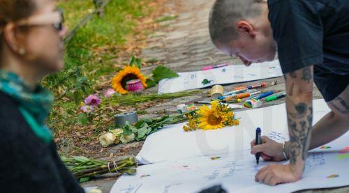 epa13133583 People leave flowers and messages near the scene where a vehicle plowed into a crowd on the sideline of the Christopher Street Day (CSD) parade in Berlin, Germany, 26 July 2026. One person died and 16 others were injured on the sidelines of the Christopher Street Day event in Berlin after a vehicle plowed into a crowd on 25 July 2026, prompting...