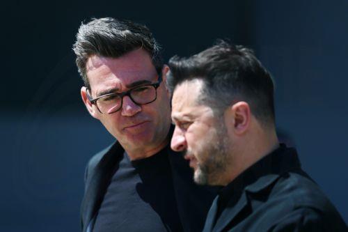 epa13135917 British Prime Minister Andy Burnham (L) and Ukrainian President Volodymyr Zelensky (R) ahead of talks aboard the HMS Queen Elizabeth at His Majesty's Naval Base Portsmouth in Portsmouth, Britain, 27 July 2026.  EPA/ANDY RAIN / POOL