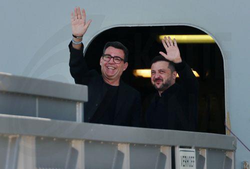 epa13135920 British Prime Minister Andy Burnham (L) and Ukrainian President Volodymyr Zelensky (R)  aboard the HMS Queen Elizabeth at His Majesty's Naval Base Portsmouth in Portsmouth, Britain, 27 July 2026.  EPA/ANDY RAIN / POOL