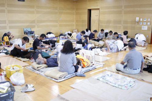 epa13141134 Earthquake affected locals shelter in Matsubashi-higashi Emergency Control Center in Uki, Kumamoto Prefecture, southwestern Japan, 30 July 2026. Rescue operations continue across Kumamoto Prefecture, where more than a dozen people have died and several others were injured following a 7.1-magnitude earthquake that damaged critical infrastructure,...