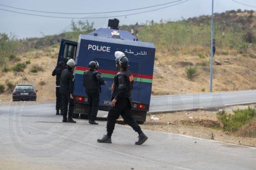 epa13143779 Members of the Moroccan security forces gather at the site of clashes at the Bab Sebta border crossing near Fnideq, Morocco, 31 July 2026. The unrest erupted as thousands of migrants attempted to cross into Ceuta and clashed with Moroccan security forces.  EPA/JALAL MORCHIDI