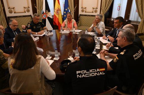 epa13143990 A handout photo made available by the Spanish Prime Minister's Office shows Spanish Prime Minister Pedro Sanchez (3R) as he chairs the coordination meeting with the Government Delegate in the Autonomous City, the heads of the National Police and the Civil Guard, and the director of the CETI and the Ceuta branch of the Red Cross in Ceuta, Spain,...