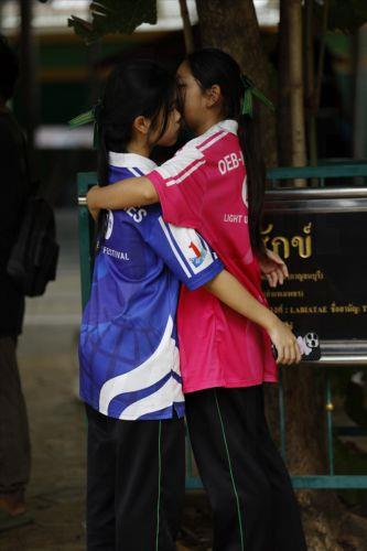 epa13155068 Students embrace each other following a school shooting at Debsirin Nonthaburi School in Bang Kruai district, Nonthaburi province, Thailand, 07 August 2026. Seven people were killed and 15 others injured after a student opened fire inside the school campus before taking his own life, according to a Royal Thai Police spokesperson.  EPA/RUNGROJ...