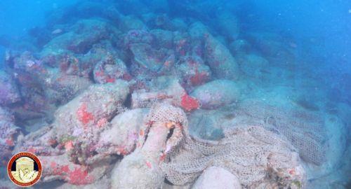 epa13158826 An undated handout photo made available by the Carabinieri Command for the Protection of Cultural Heritage (Carabinieri T.P.C.) on 10 August 2026 shows amphoras from a Roman-era shipwreck nearly 50 meters underwater off the coast of Mazara del Vallo, Sicily island, Italy. Divers from the Italian police have uncovered the wreck of a ship believed...
