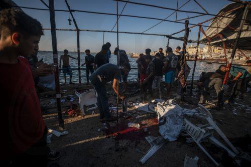epa13177707 Palestinians inspect a cafe destroyed in an Israeli airstrike at Gaza port near the beach in Gaza City, 18 August 2026. The Ministry of Health in Gaza said at least six Palestinians were killed and others injured in an Israeli airstrike in western Gaza City.  EPA/MOHAMMED SABER