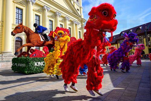epa13180328 The float of CATL on parade during the 57th annual floral parade in downtown Debrecen, eastern Hungary, 20 August 2026. The festivities take place on Hungary's primary national holiday, marking the 1026th anniversary of the founding of the Hungarian State.  EPA/Zsolt Czegledi HUNGARY OUT