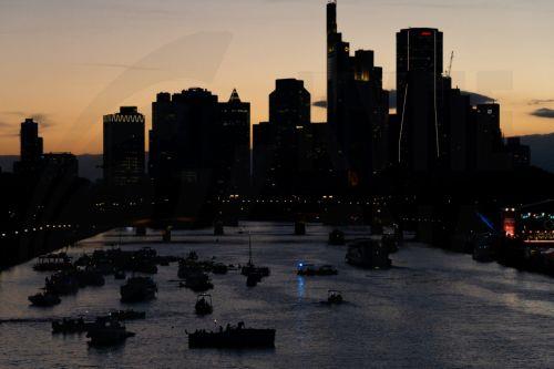 epa13181903 People gather on the Main River during the European Open Air concert in Frankfurt am Main, Germany, 20 August 2026. The annual event brings spectators to the riverbanks and onto the water for open-air orchestral music performances.  EPA/MATIAS BASUALDO