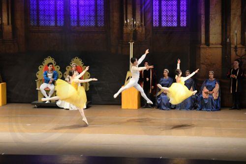 epa13185932 Artists from the Christa Mertins National Ballet of Guatemala present a performance of 'Swan Lake' in the Efrain Recinos Great Hall of the Miguel Angel Asturias Cultural Center in Guatemala City, Guatemala, 22 August 2026.  EPA/Alex Cruz