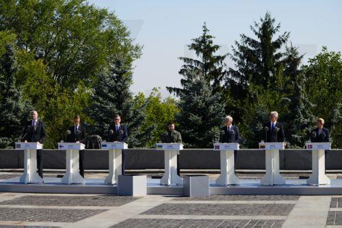 epa13186116 (L-R) Latvia's Prime Minister Andris Kulbergs, Finland's President Alexander Stubb, Estonia's Prime Minister Kristen Michal, Ukrainian President Volodymyr Zelensky, Norway's Prime Minister Jonas Gahr Store, Lithuania's President Gitanas Nauseda and Denmark's Prime Minister Mette Frederiksenn take part in commemorations for Ukrainian Flag Day...