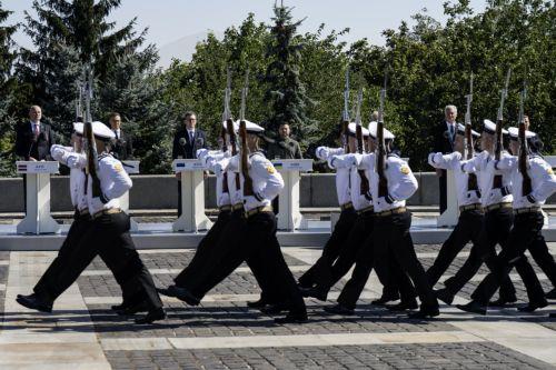 epa13186119 Ukrainian servicemen attend the ceremony of the National Flag raising in Kyiv, Ukraine, 23 August 2026, amid the ongoing Russian invasion. Ukraine celebrates the National Flag Day on 23 August every year.  EPA/Maxym Marusenko