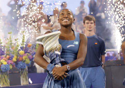 epa13187807 Coco Gauff of the USA celebrates her win over Jessica Pegula of the USA in the women's singles final of the Cincinnati Open tennis tournament in Cincinnati, Ohio, USA, 23 August 2026.  EPA/MARK LYONS