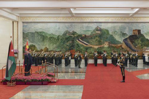 epa13188424 China’s President Xi Jinping (2-L) and King Abdullah II of Jordan (L) review the honor guard during a welcoming ceremony at the Great Hall of the People in Beijing, China, 24 August, 2026.  EPA/ANDRES MARTINEZ CASARES / POOL
